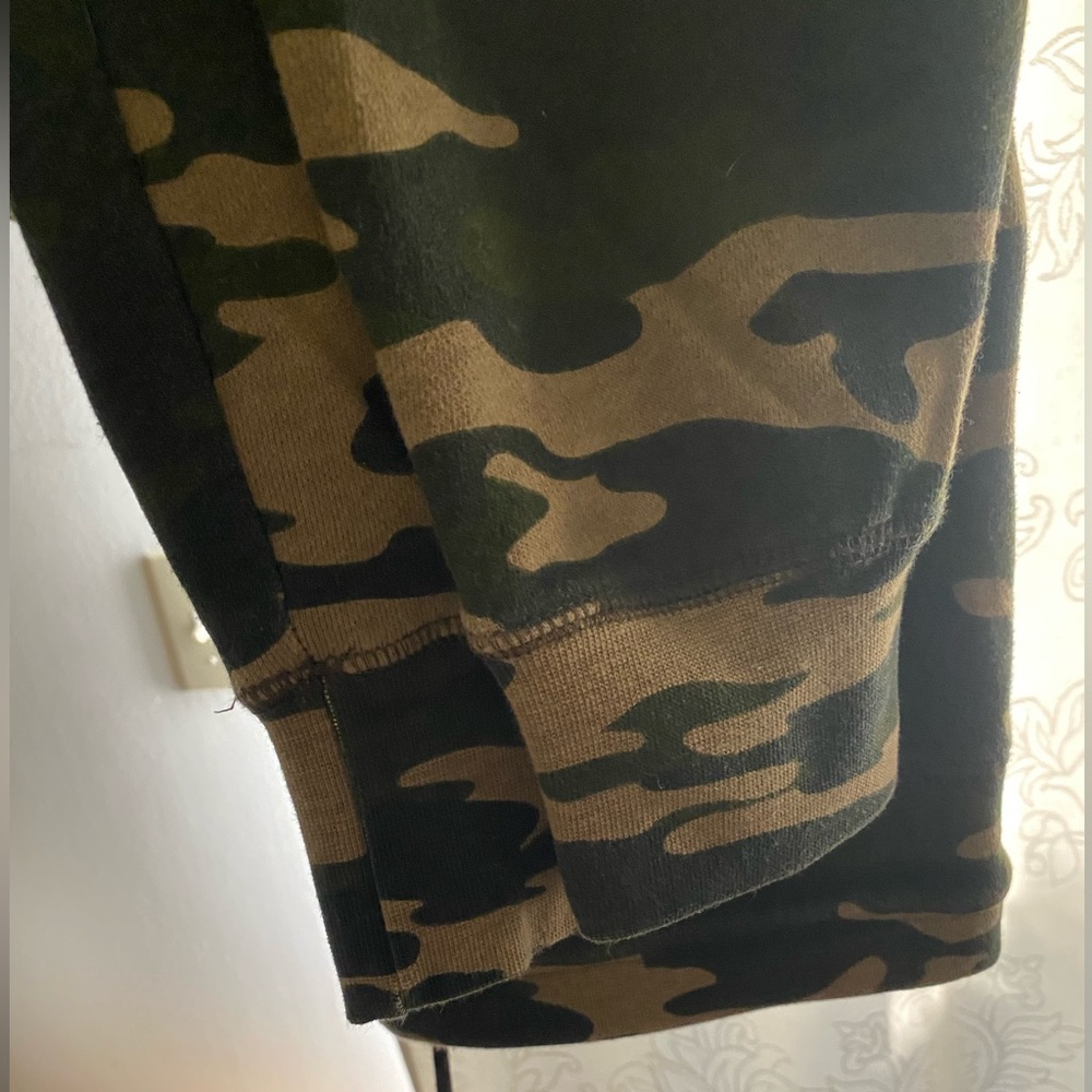 NEW✨TRUE RELIGION CAMO SWEATSUIT / FULL SUIT - Picture 16 of 16